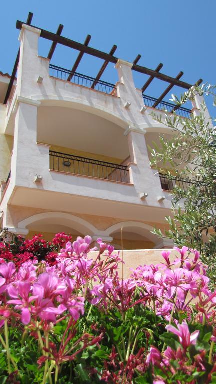 Residence Olimpo Santa Teresa Gallura Eksteriør billede